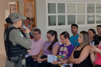Palestra sobre a conscientização pelo fim da violência contra a mulher